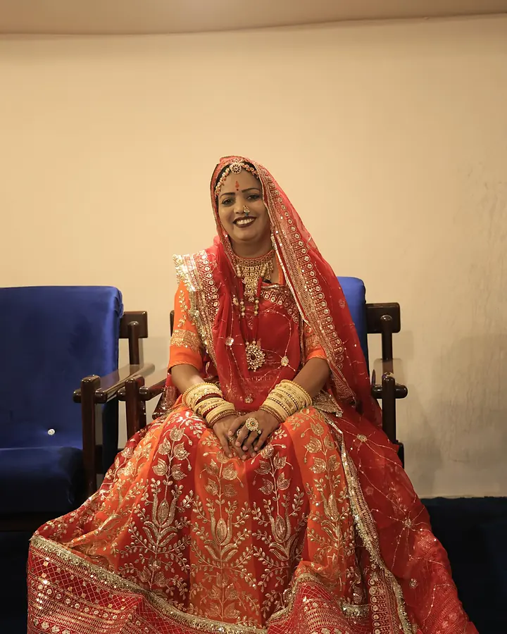 पारंपरिक राजस्थानी परिधान में सीमा मिश्रा